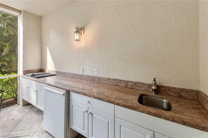 Grill, refrigerator and sink on lanai