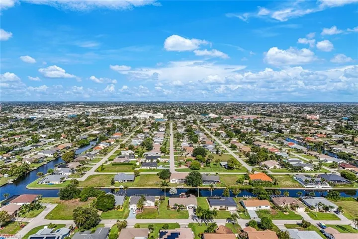 615 Se 19th Ct, Cape Coral, Florida 33990