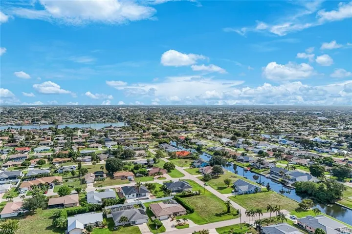 615 Se 19th Ct, Cape Coral, Florida 33990