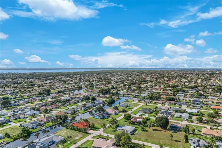 615 Se 19th Ct, Cape Coral, Florida 33990