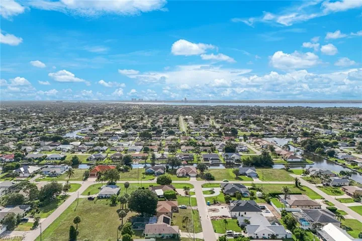 615 Se 19th Ct, Cape Coral, Florida 33990