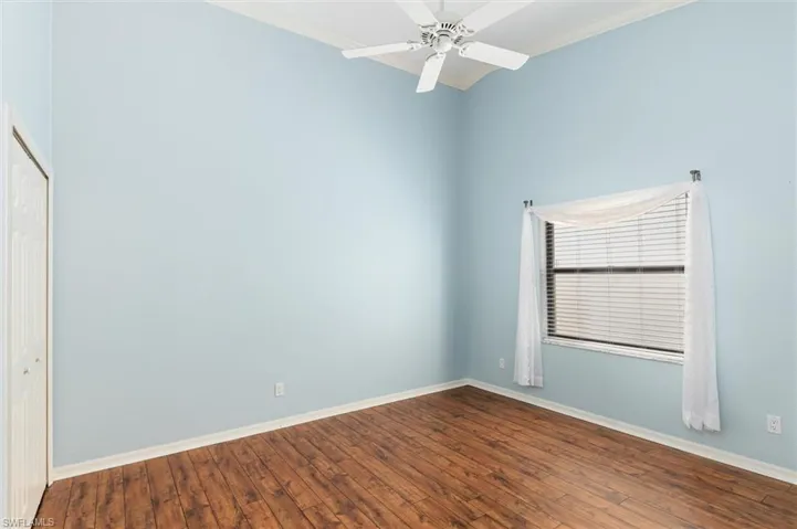 Guest bedroom high ceiling, 11' X 13'