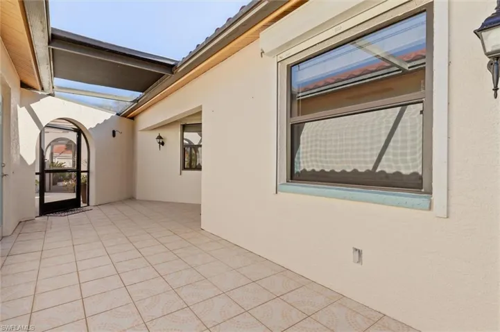 Courtyard between garage and entrance