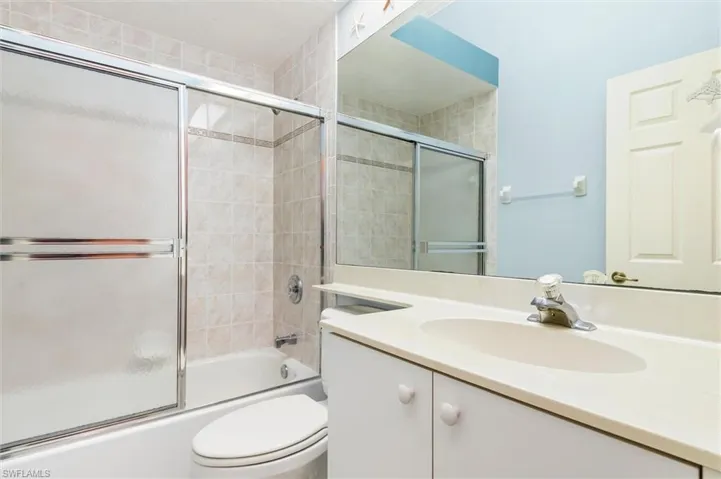 Guest bath, tub/shower