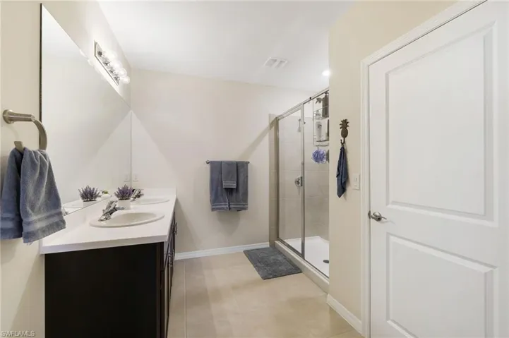 8915  Cascade Price  CIR, North Fort Myers, FL 33917