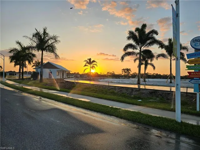 8915  Cascade Price  CIR, North Fort Myers, FL 33917