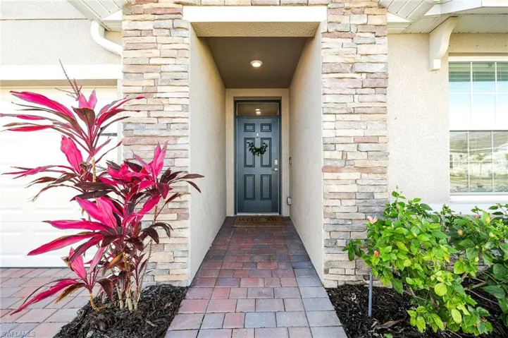 8915  Cascade Price  CIR, North Fort Myers, FL 33917
