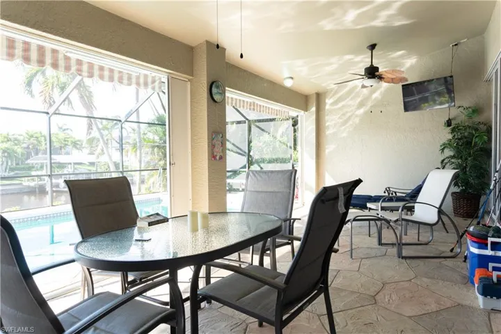 Dining area with ceiling fan