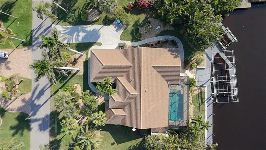 Birds eye view of property