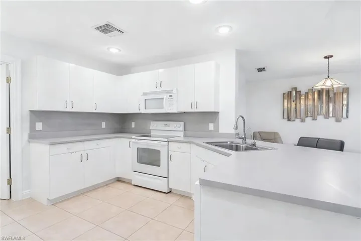 3221 NE 15th  PL, Cape Coral, FL 33909