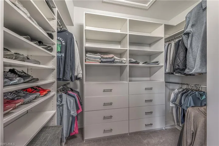 Walk in closet featuring carpet floors