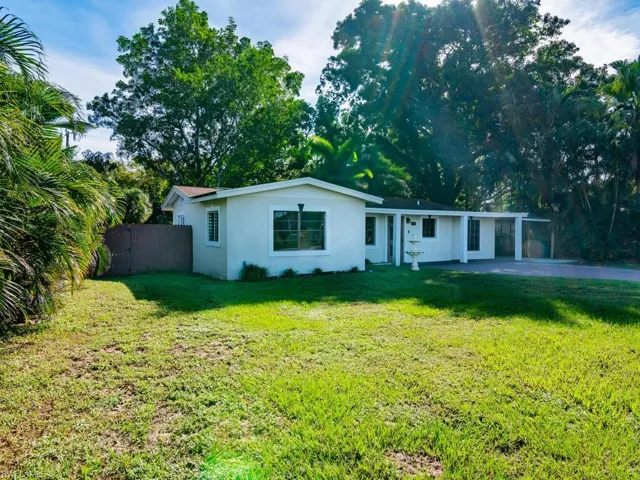 1686  Temple  TER, North Fort Myers, FL 33917