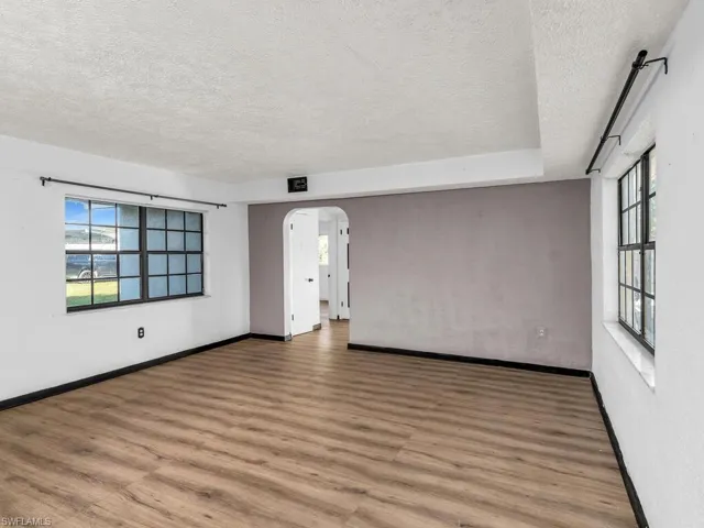 1686  Temple  TER, North Fort Myers, FL 33917