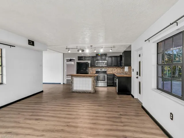 1686  Temple  TER, North Fort Myers, FL 33917