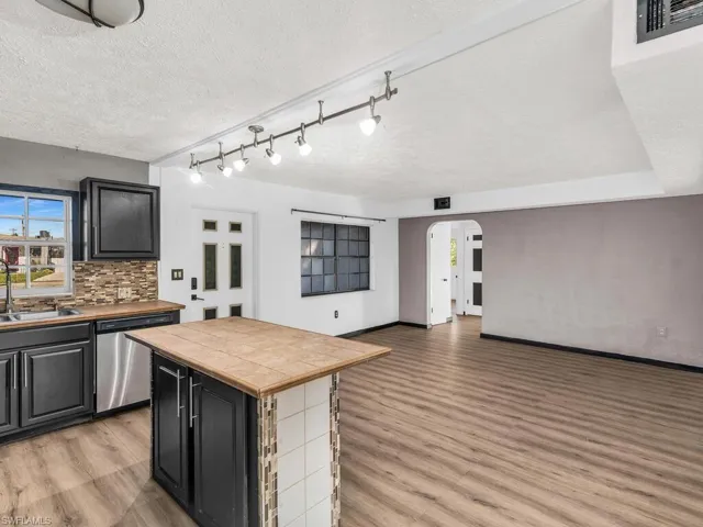 1686  Temple  TER, North Fort Myers, FL 33917