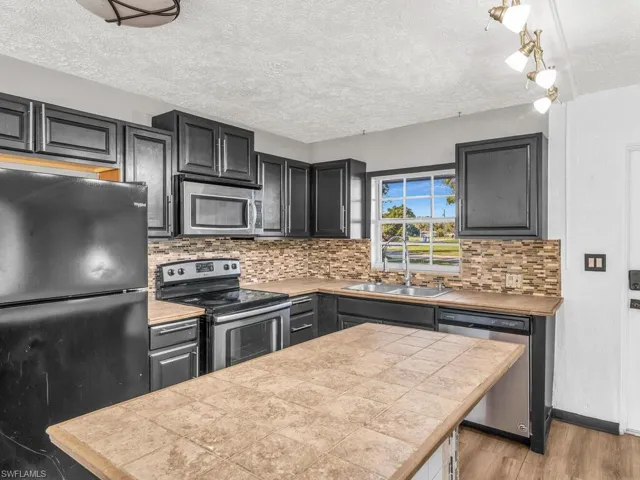 1686  Temple  TER, North Fort Myers, FL 33917