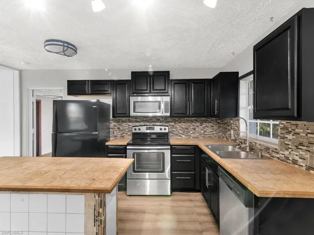 1686  Temple  TER, North Fort Myers, FL 33917