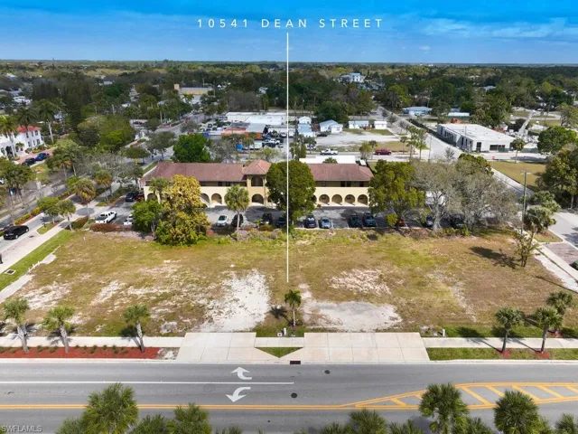 10541  Dean  ST, Bonita Springs, FL 34135