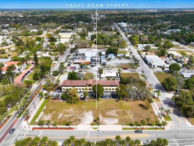 10541  Dean  ST, Bonita Springs, FL 34135
