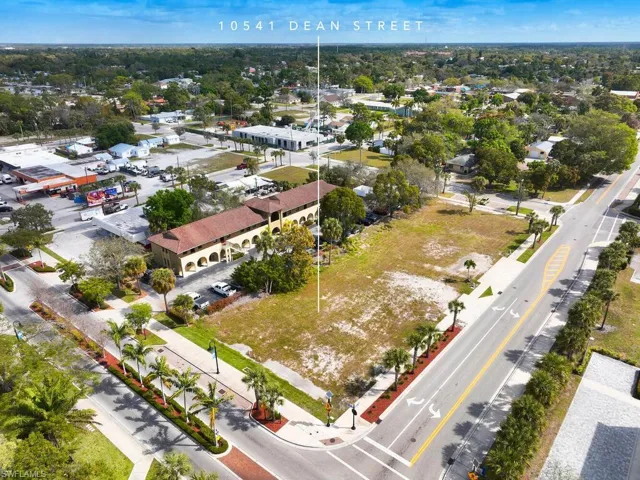 10541  Dean  ST, Bonita Springs, FL 34135