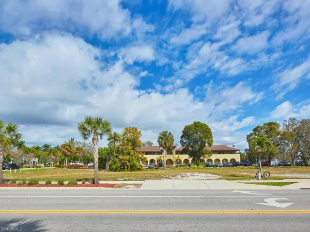 10541  Dean  ST, Bonita Springs, FL 34135