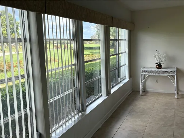 Detailed view of baseboards