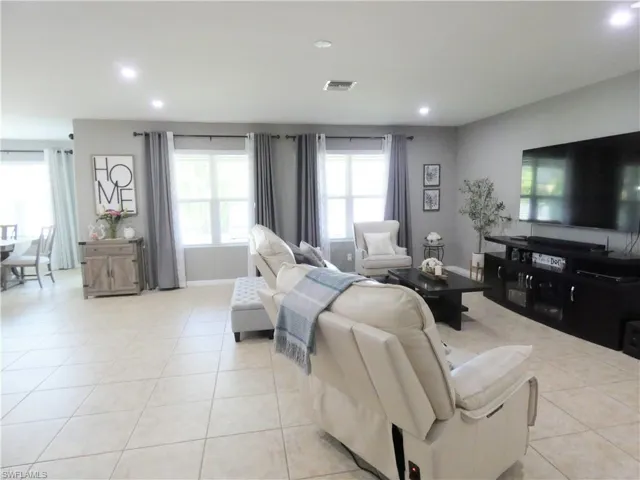 4630 Sw 16th Pl, Cape Coral, Florida 33914