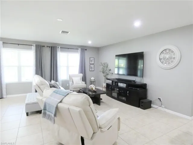 4630 Sw 16th Pl, Cape Coral, Florida 33914