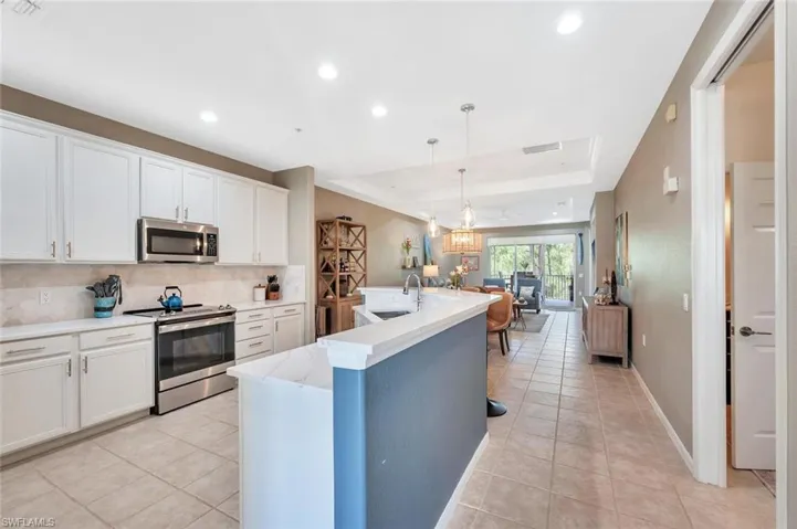 4833 Hampshire Ct 302, Naples, Florida 34112