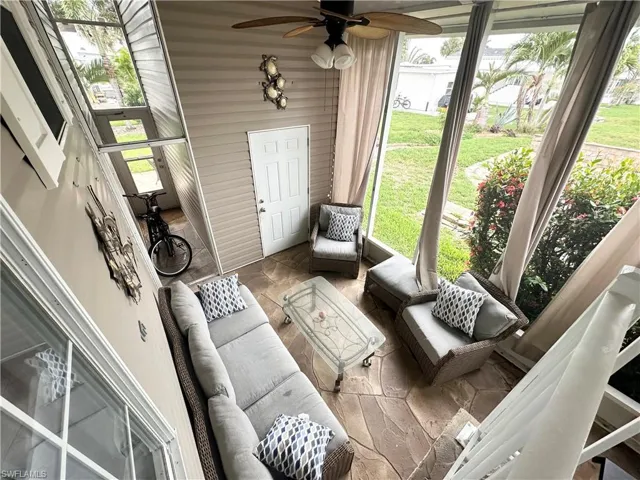 Sun room / Lanai