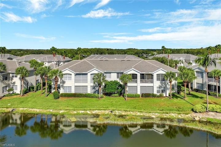 Looking towards the coach home, end unit with a fantastic lanai