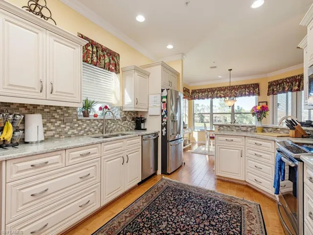 8477  Radcliffe  TER, Naples, FL 34120