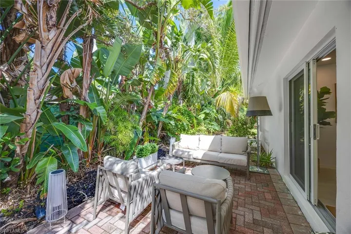 24  RIVARD  RD, Naples, FL 34112