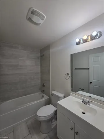 Bathroom with vanity and shower / washtub combination