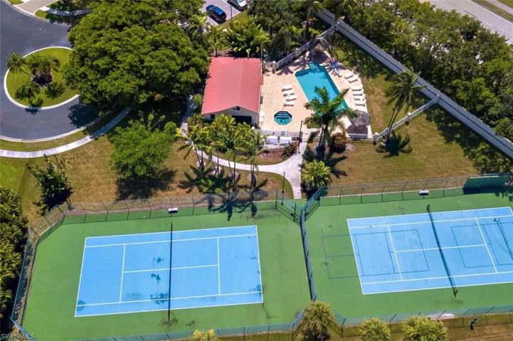 Clubhouse Amenities: Pool, Spa, Tennis and Pickleball Courts