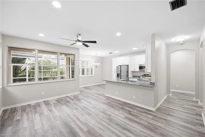 Great Room with patio view and kitchen/breakfast bar