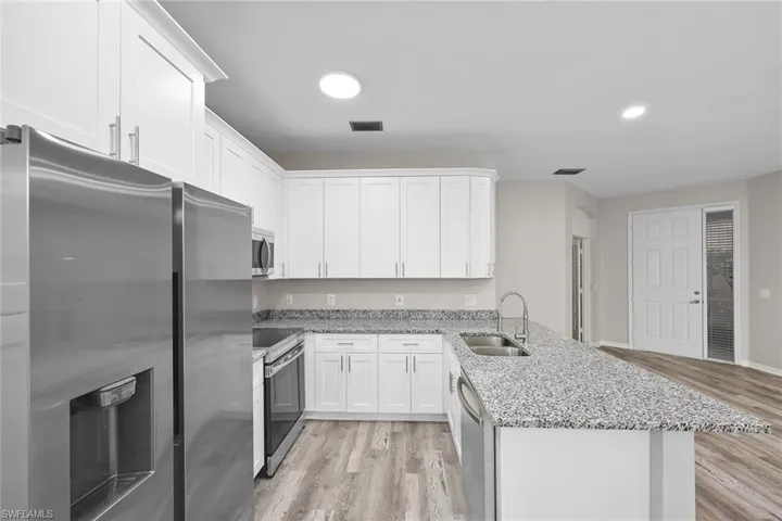 Kitchen/Breakfast Bar