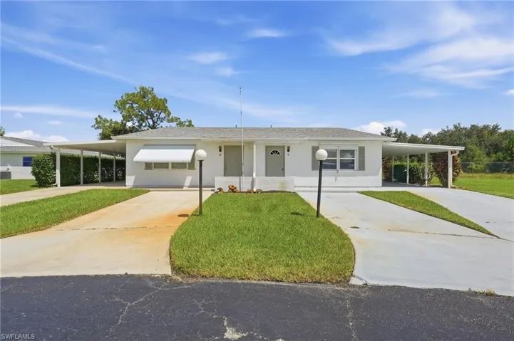 7 Dutch Iris Ln, Lehigh Acres, Florida 33936