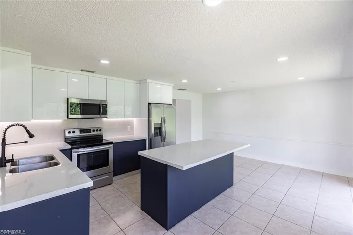 1717 Ne 6th Ter, Cape Coral, Florida 33909