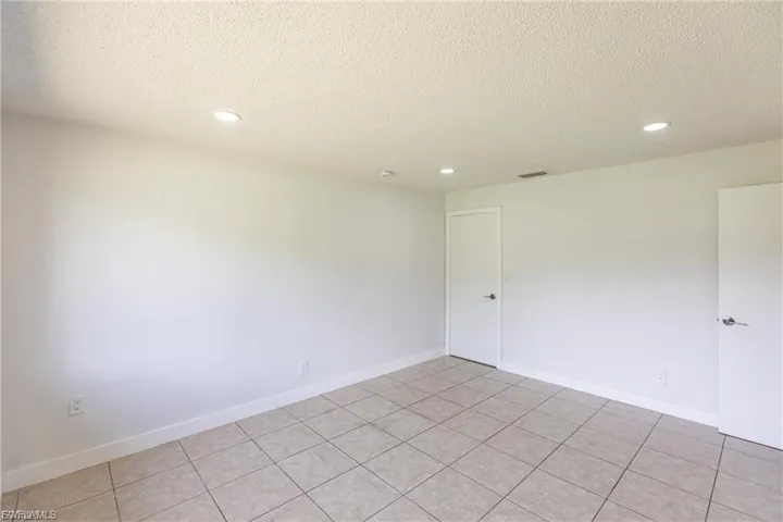 1717 Ne 6th Ter, Cape Coral, Florida 33909