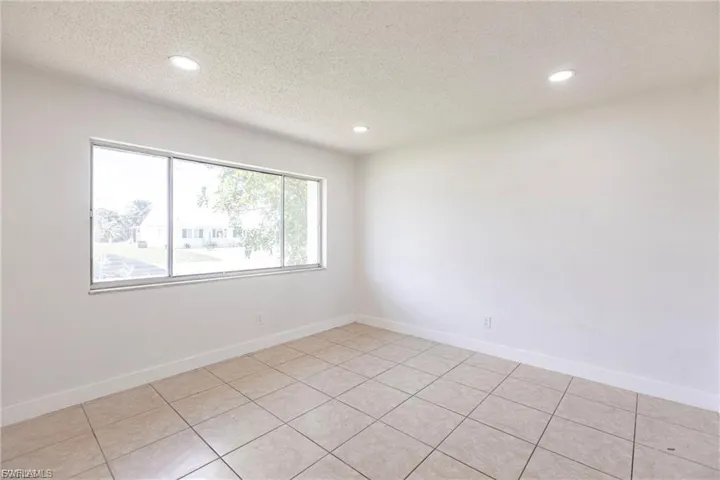 1717 Ne 6th Ter, Cape Coral, Florida 33909