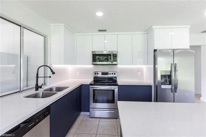 1717 Ne 6th Ter, Cape Coral, Florida 33909