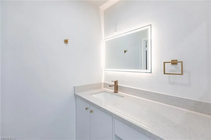 1717 Ne 6th Ter, Cape Coral, Florida 33909