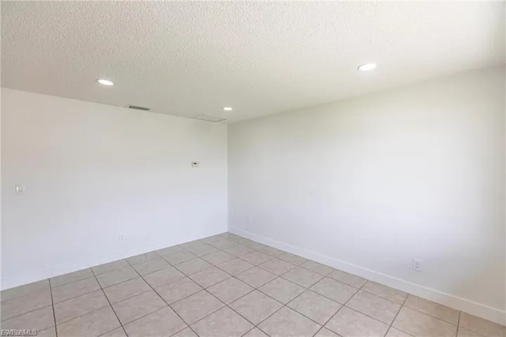 1717 Ne 6th Ter, Cape Coral, Florida 33909