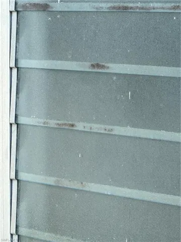 View of exterior details (Jalousie windows)