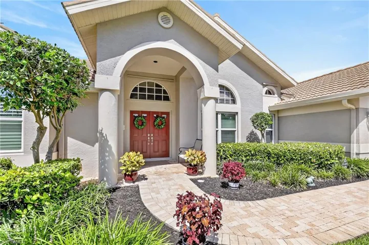 11690 Pinewood Lakes Dr, Fort Myers, Florida 33913