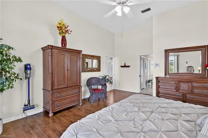 11690 Pinewood Lakes Dr, Fort Myers, Florida 33913