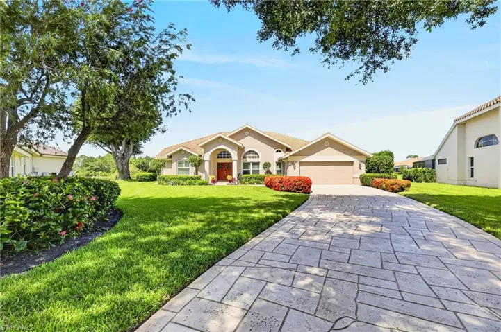 11690 Pinewood Lakes Dr, Fort Myers, Florida 33913