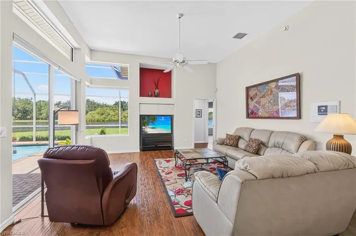 11690 Pinewood Lakes Dr, Fort Myers, Florida 33913