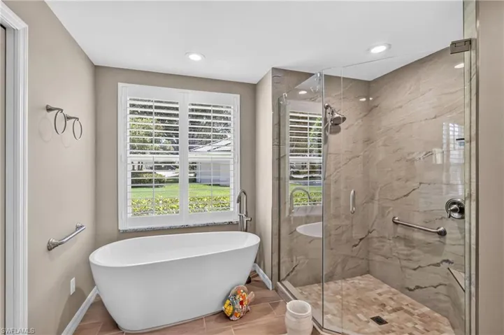 11690 Pinewood Lakes Dr, Fort Myers, Florida 33913